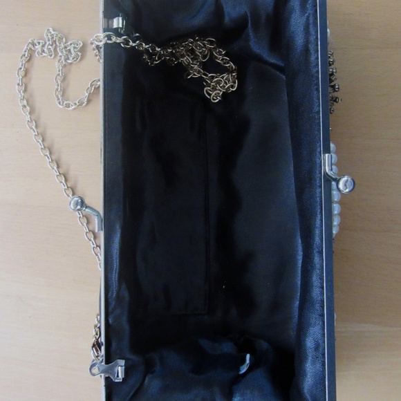 Black satin beaded hearts evening handbag clutch - Picture 4 of 7